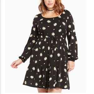 DAISY PRINT CHALLIS TIERED DRESS